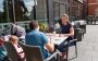 Familie auf der Terrasse der Jugendherberge Berlin Ostkreuz